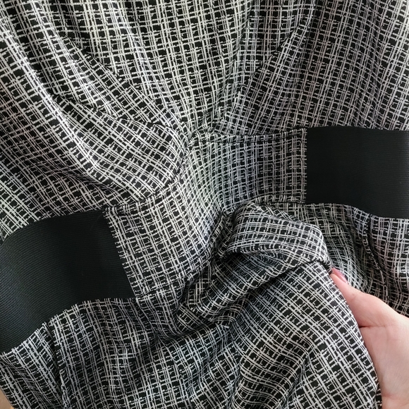 Ricki's Sleeveless Midi Fitted Black & Silver Dress with pockets size 18 - Picture 6 of 8